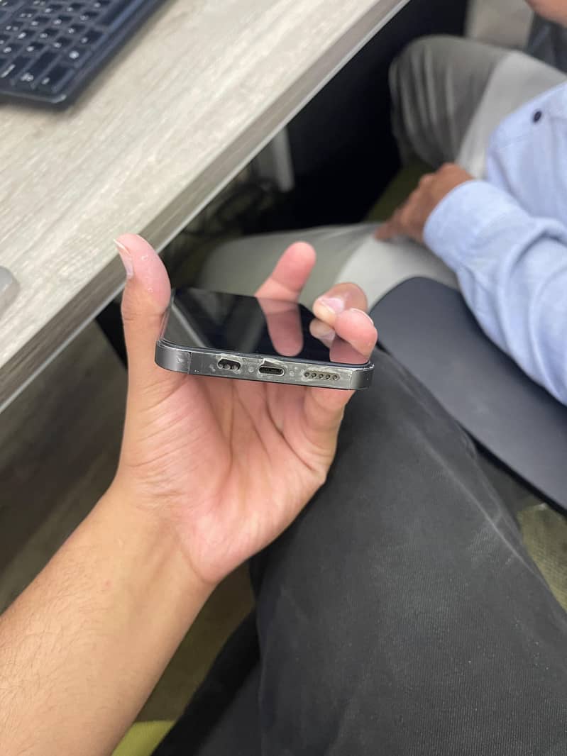 Apple iPhone 13 Pro 2
