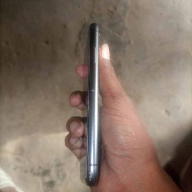 Apple iPhone 11 3