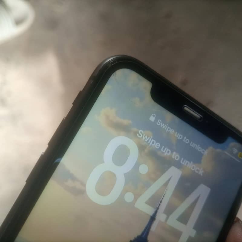 Apple iPhone 11 4