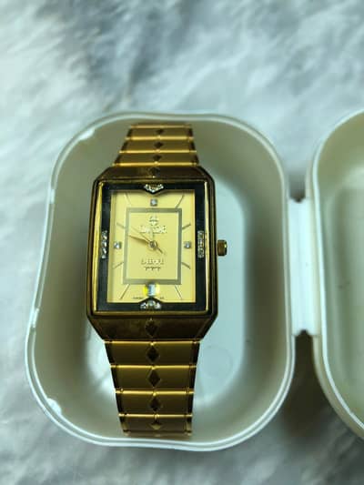 Luxury Gold-Tone Rectangular Watch | Premium Bracelet | Elegant Men’s