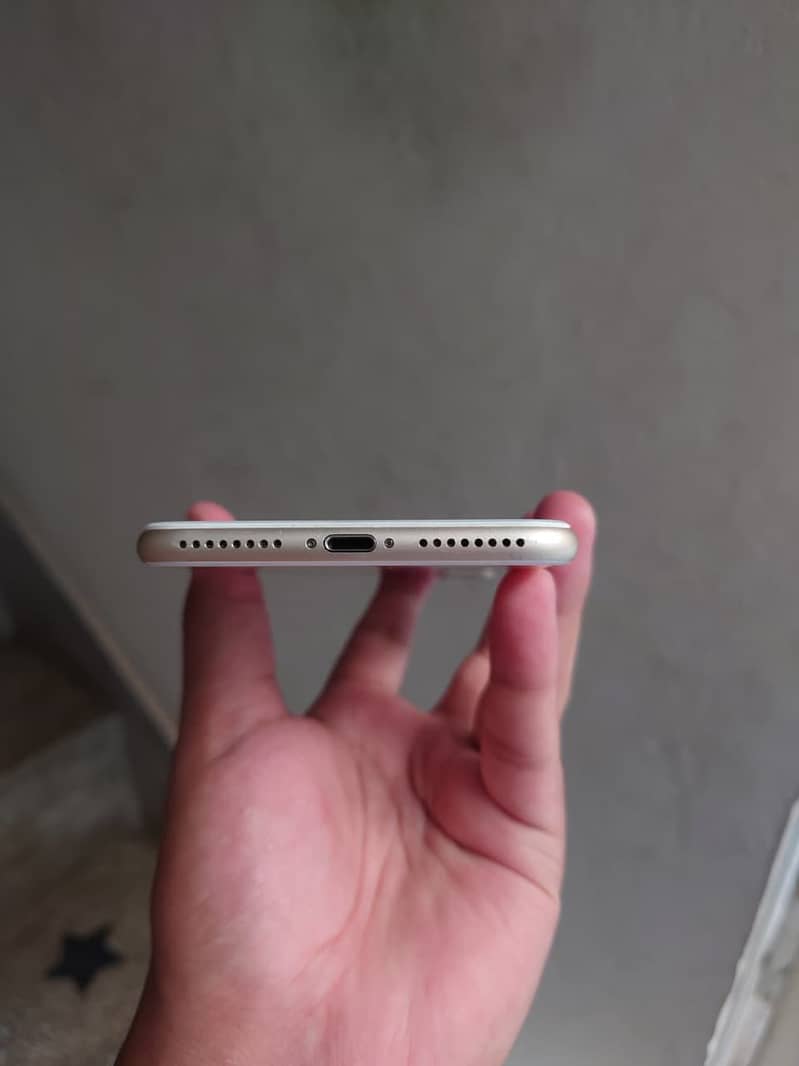 Apple iPhone 7 Plus 6