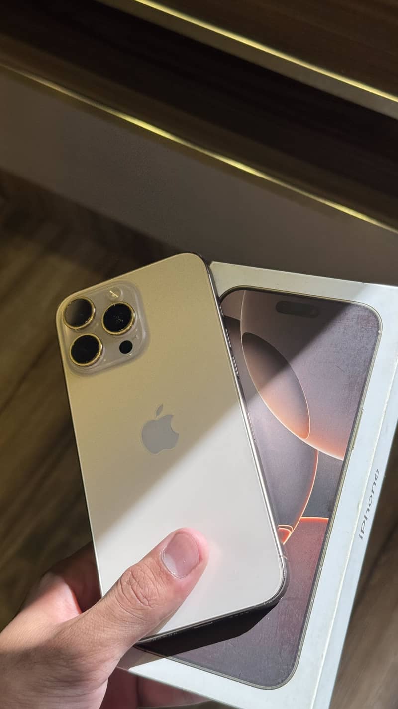 Apple iPhone 16 Pro Max 0