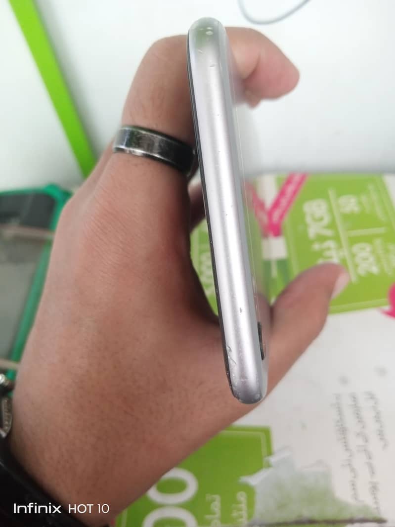 Apple iPhone 6 Plus 4