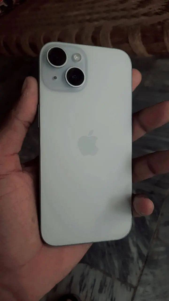 Apple iPhone 15 4