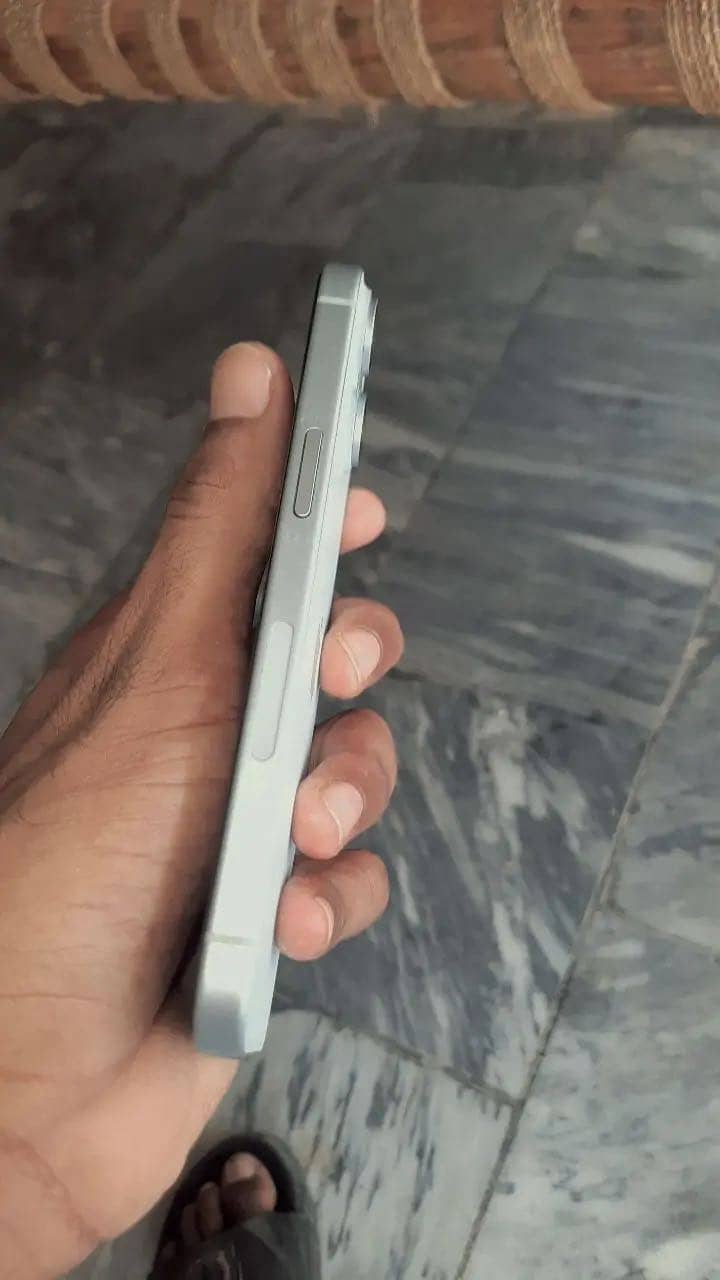Apple iPhone 15 5