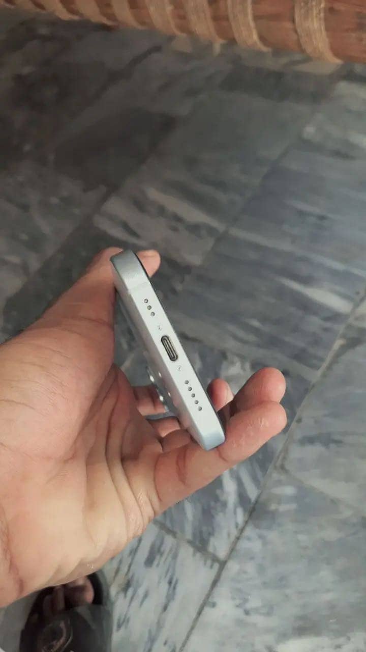 Apple iPhone 15 6