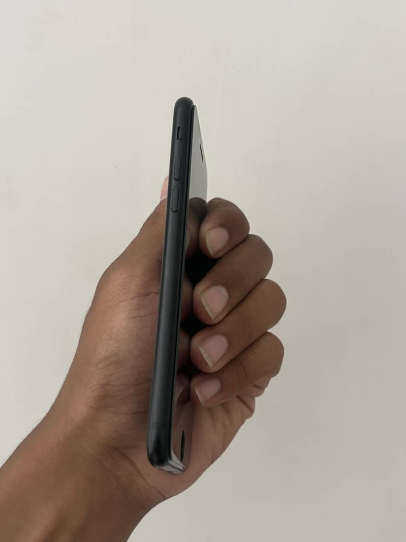 iPhone SE 8