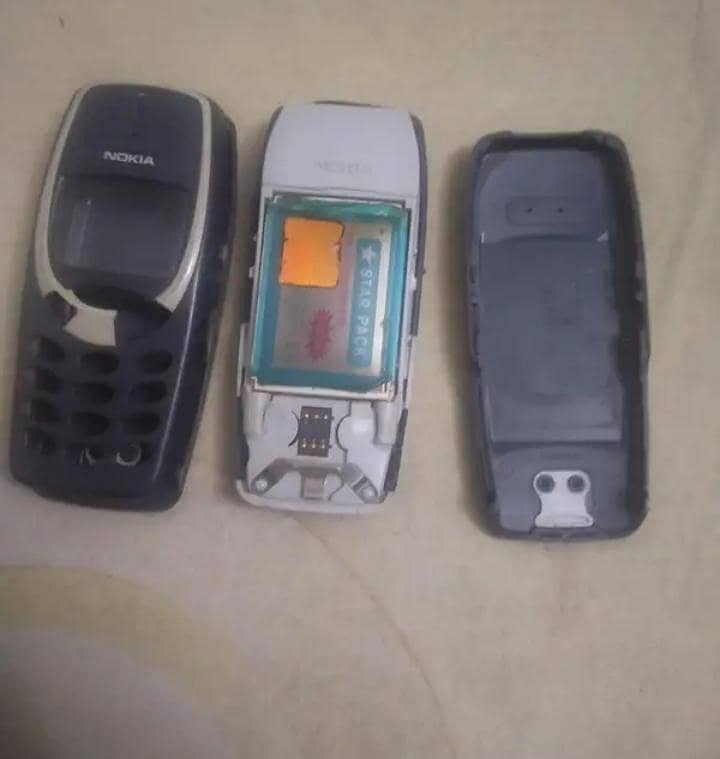 Nokia Model 3310 10