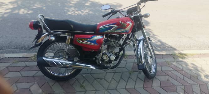 Honda 125 model 22 red color bio Available