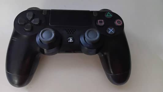 PS4 Pro 1TB  Original Controller & Box – BLOD Issue