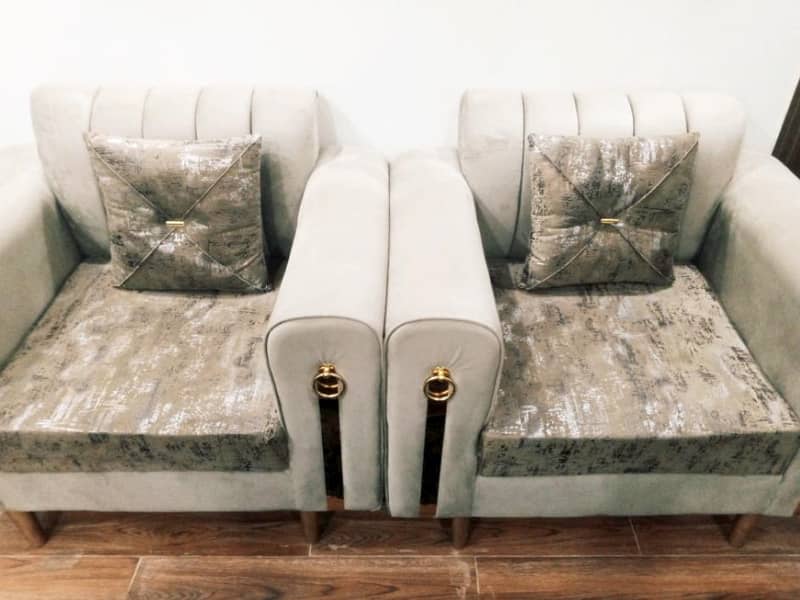 7 Sofa set / Bed set / Console / Carpets / centre table / Drcors 6