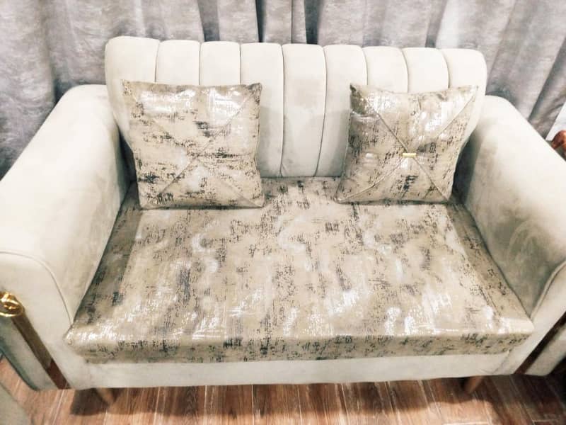 7 Sofa set / Bed set / Console / Carpets / centre table / Drcors 7