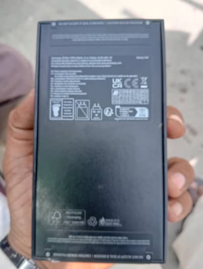 Samsung Mobile S24 non active box aap ne kholna hai pack mobile