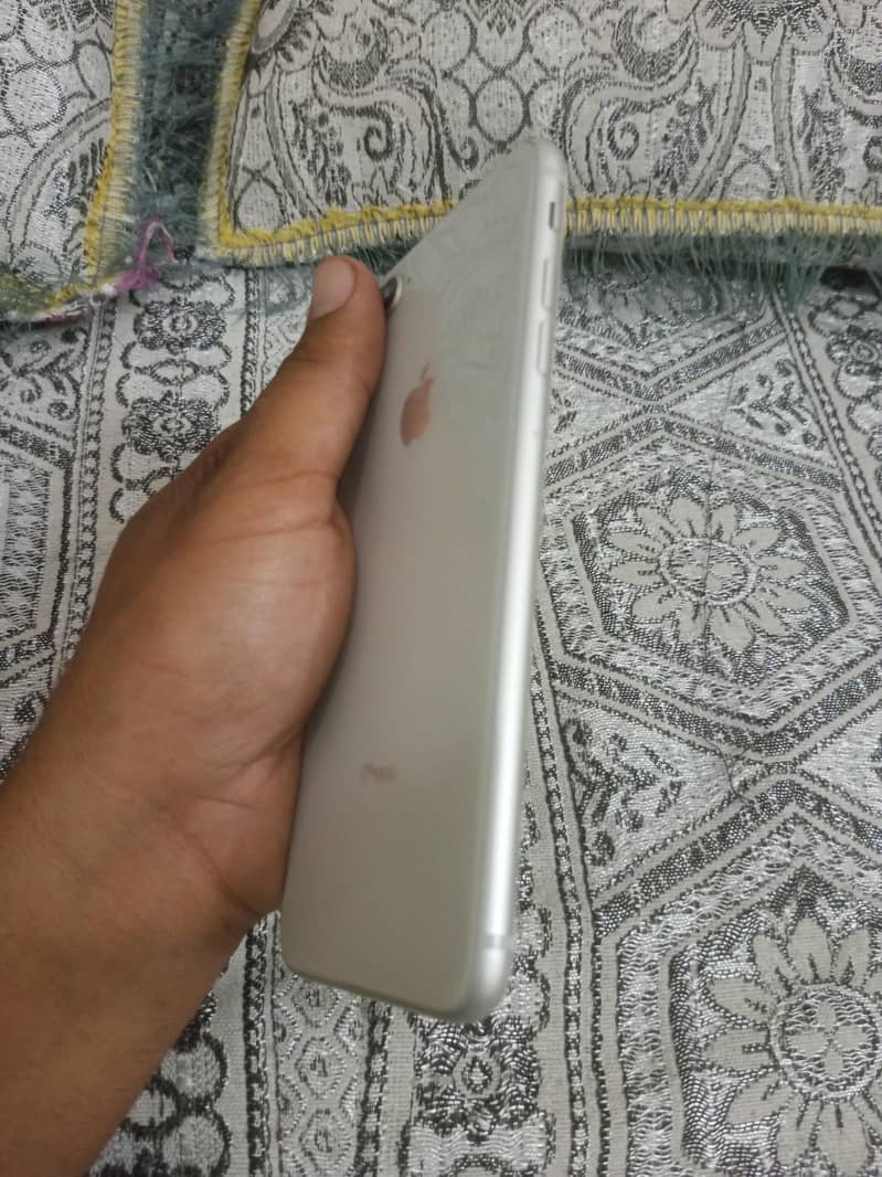 Apple iPhone 8 Plus 2