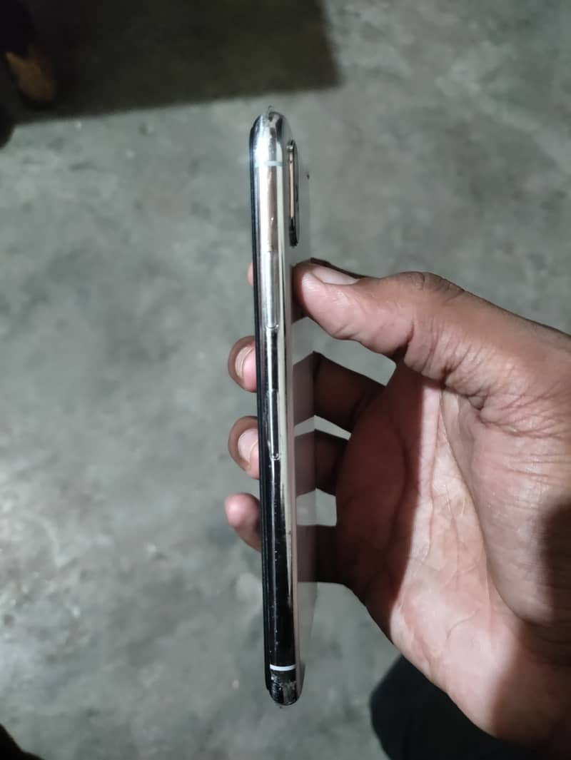 Apple iPhone X 3