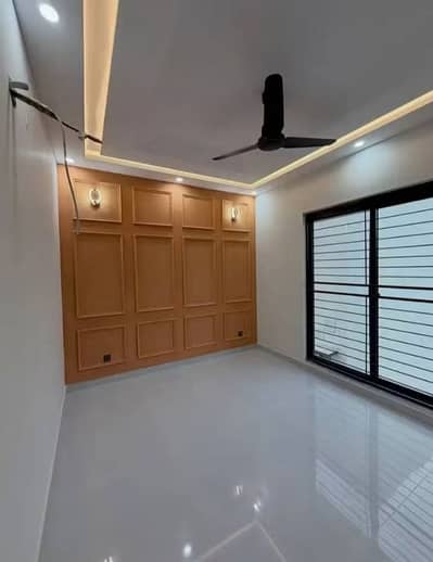 Reserve A Centrally Located Lower Portion Of 10 Marla In Central Park Housing Scheme