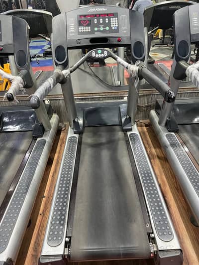 Life Fitness Commercial Recumbent Bike | Gym Cardio Machine