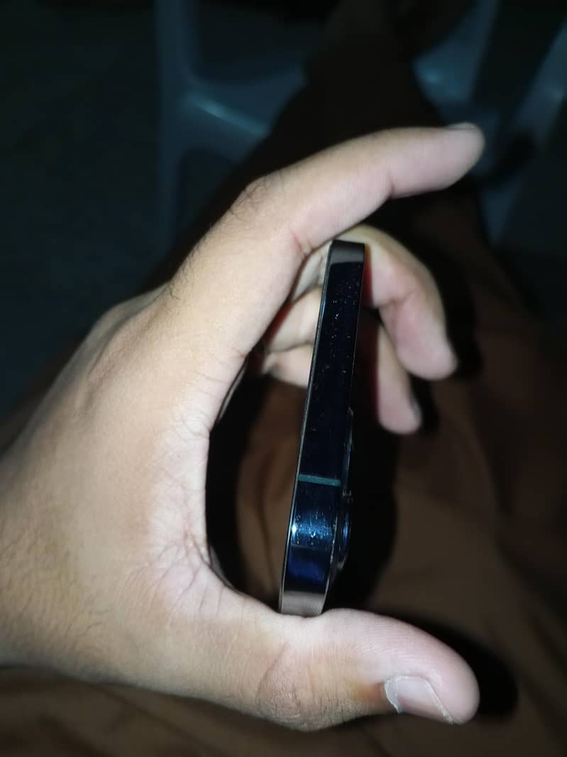 iphone 12 pro max 4