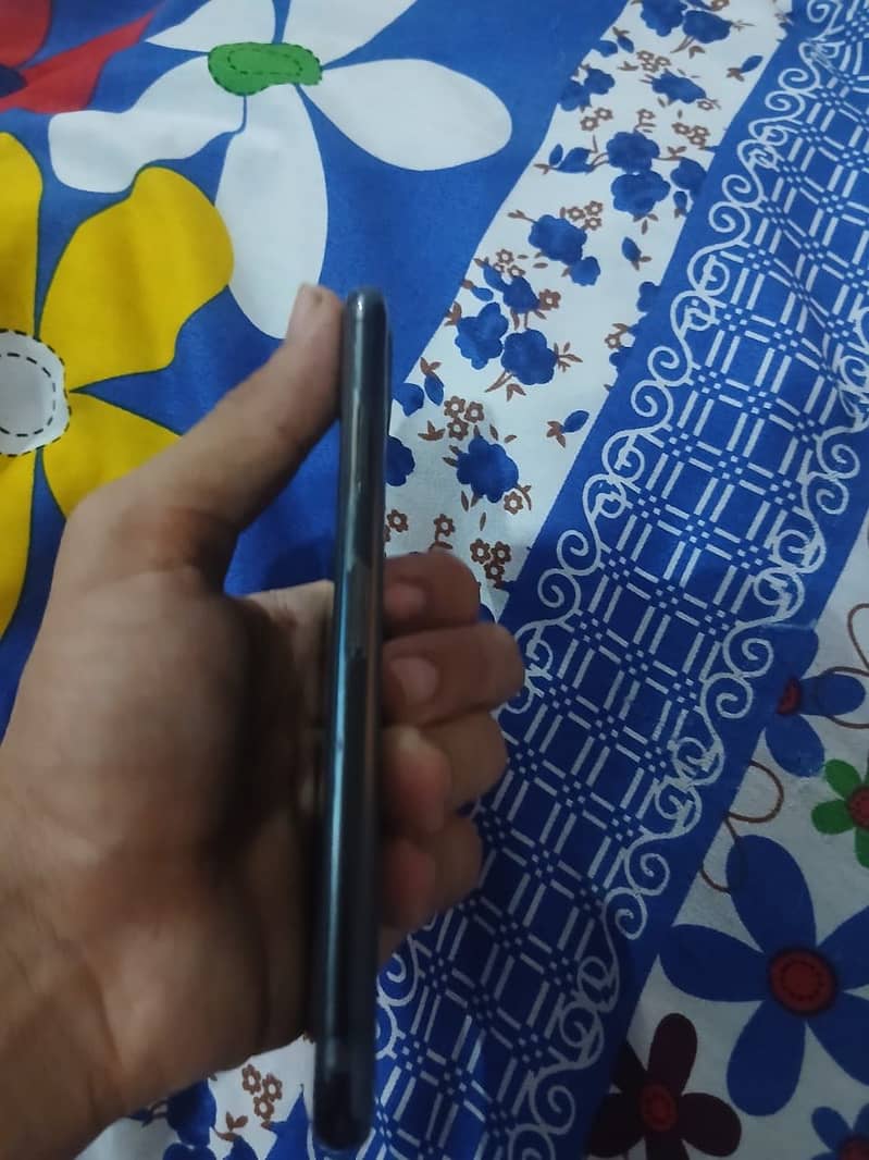 Apple iPhone X 3