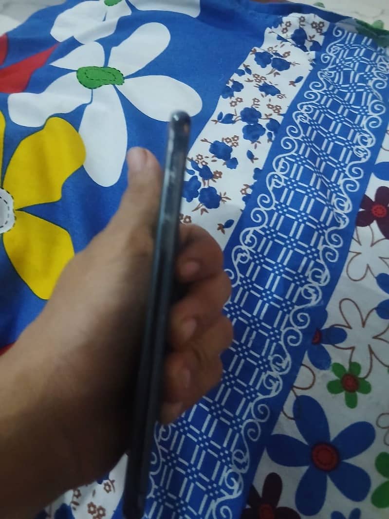 Apple iPhone X 4