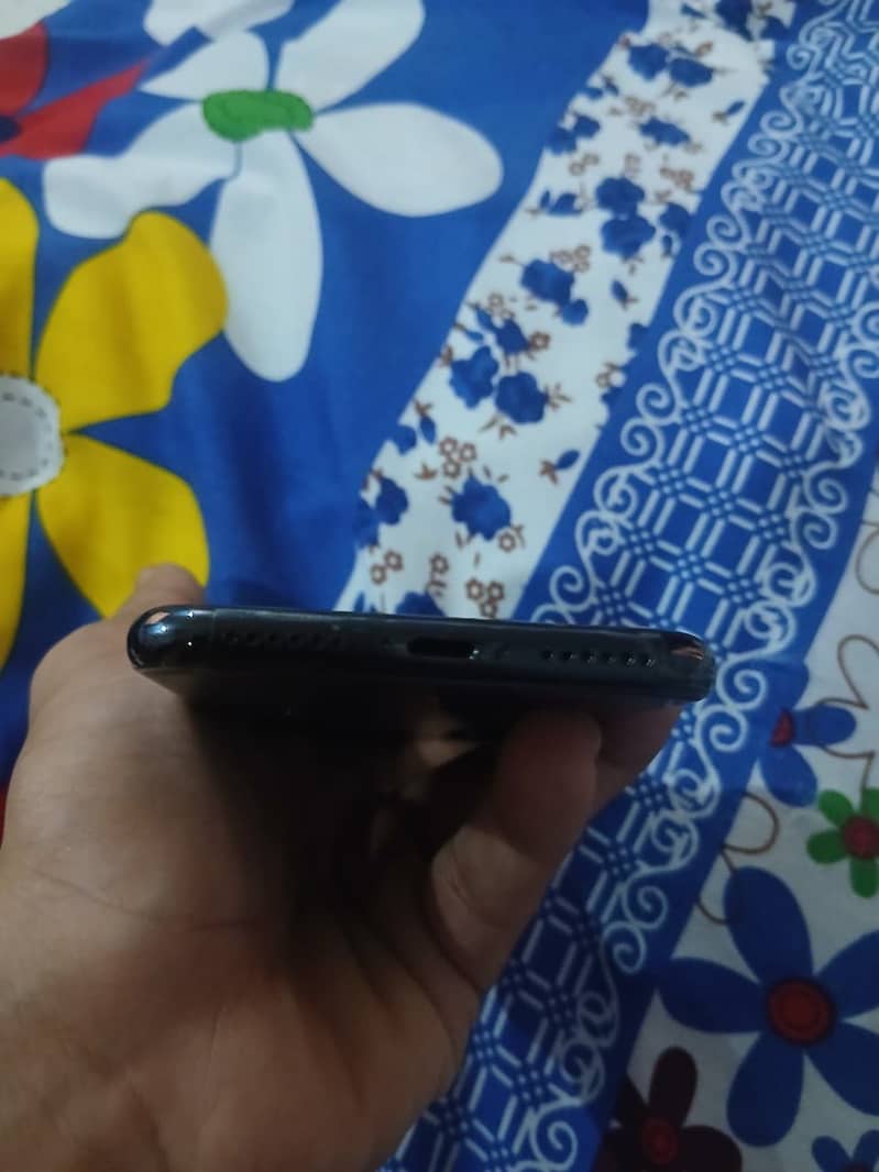 Apple iPhone X 5