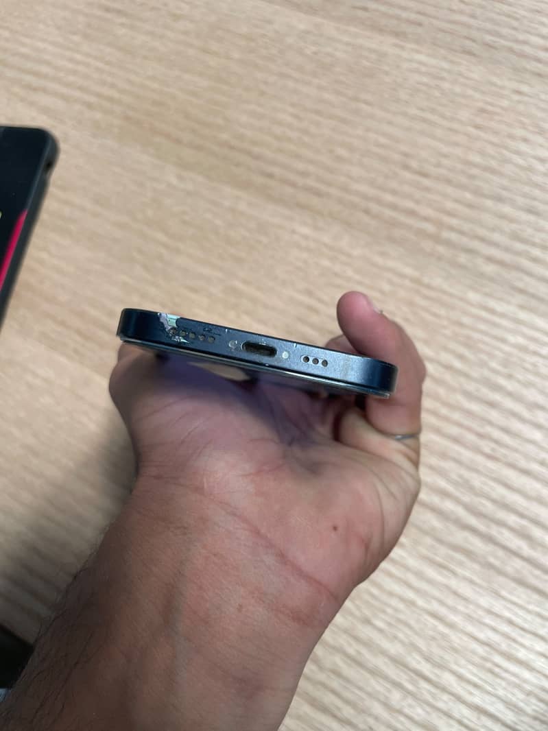 Apple iPhone 12 3
