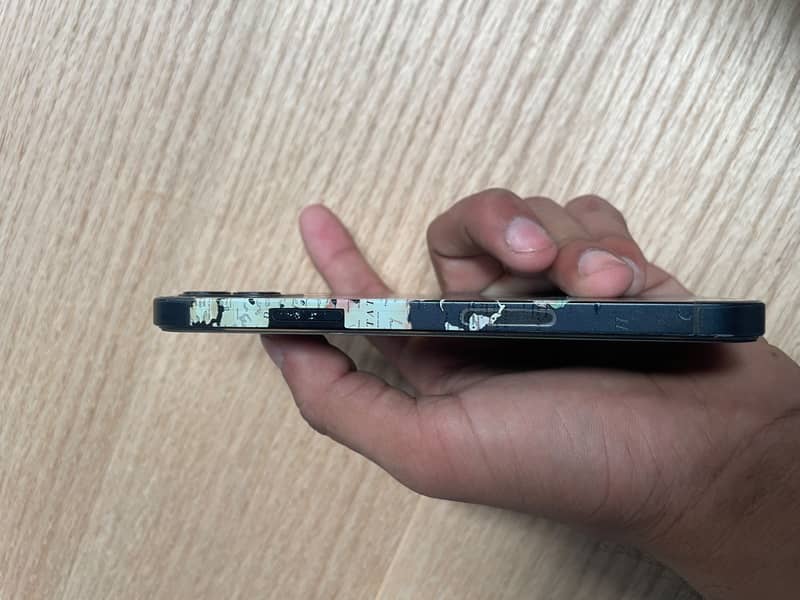 Apple iPhone 12 6