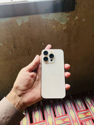 Apple iPhone 16 Pro