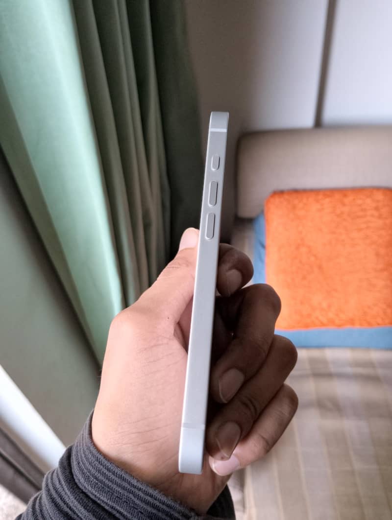 Apple iPhone 17e 3