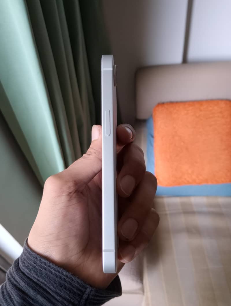 Apple iPhone 17e 5