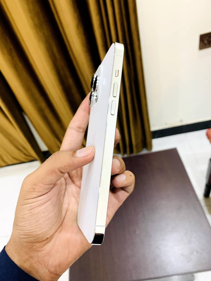 iPhone 14 Pro Max 2