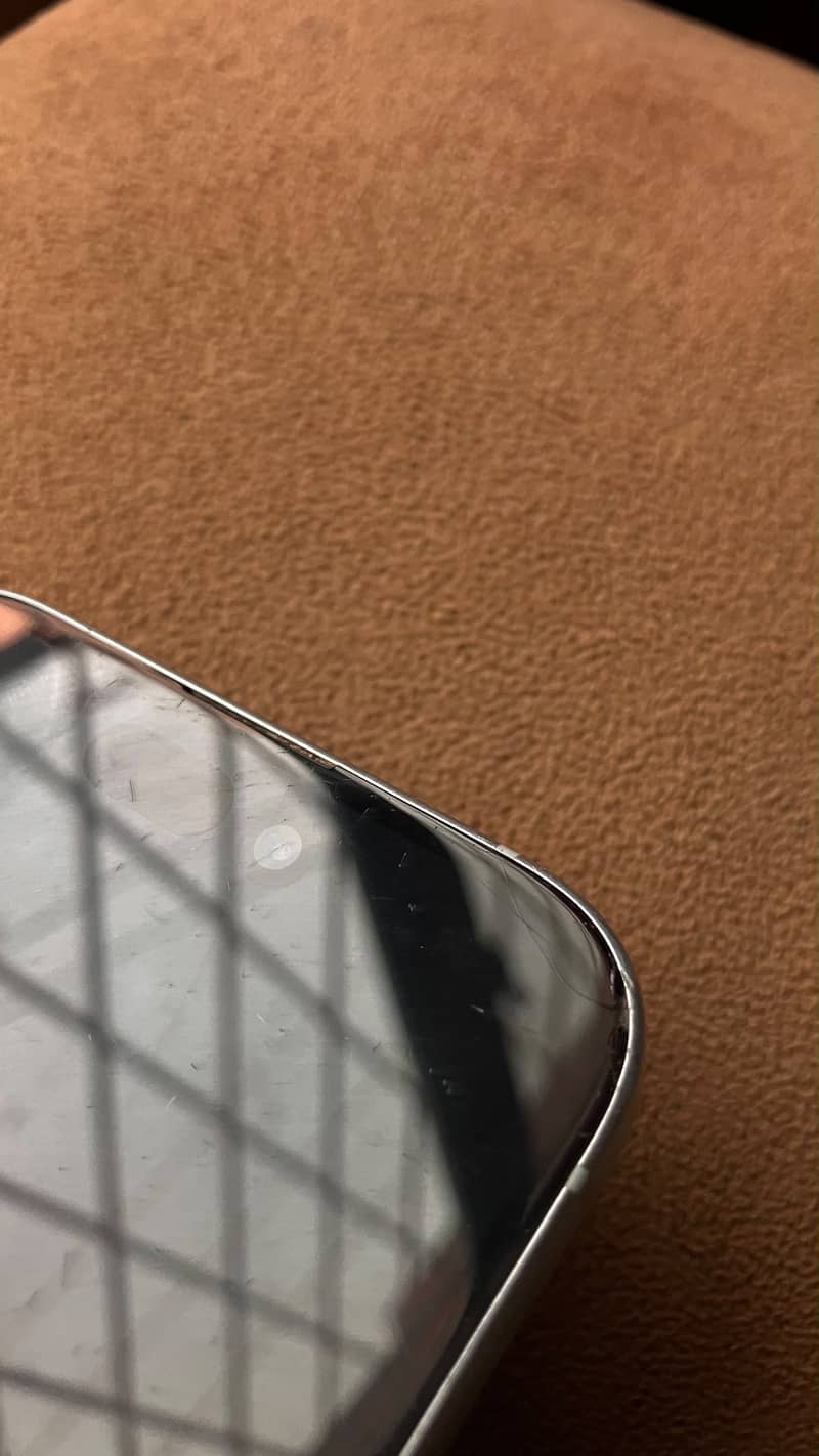 Apple iPhone 15 4
