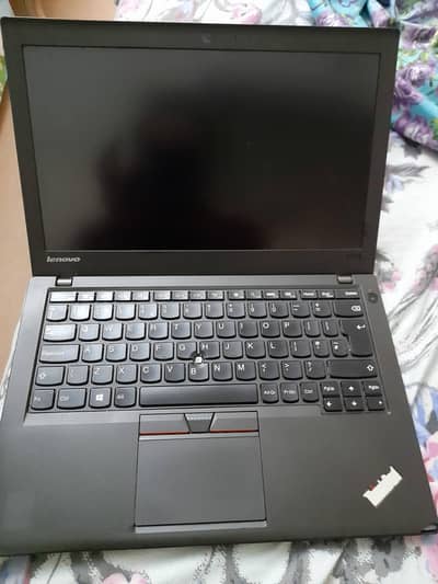 lenovo i3 5th gen 500 hard 4gb ram with charger
