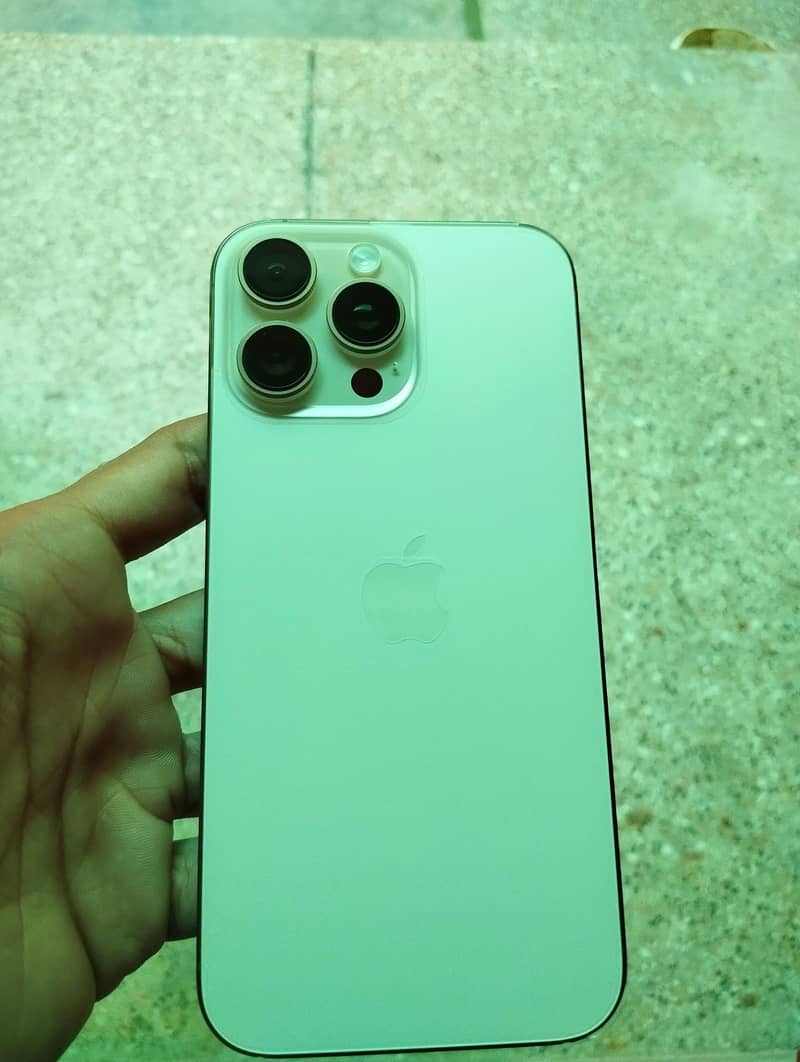Apple iPhone 16 Pro Max 0