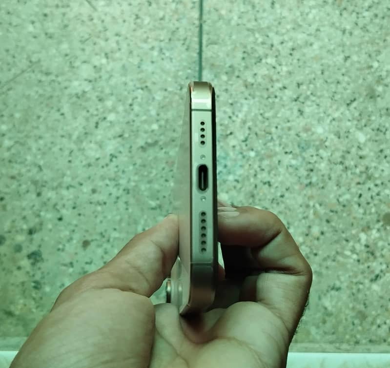 Apple iPhone 16 Pro Max 3