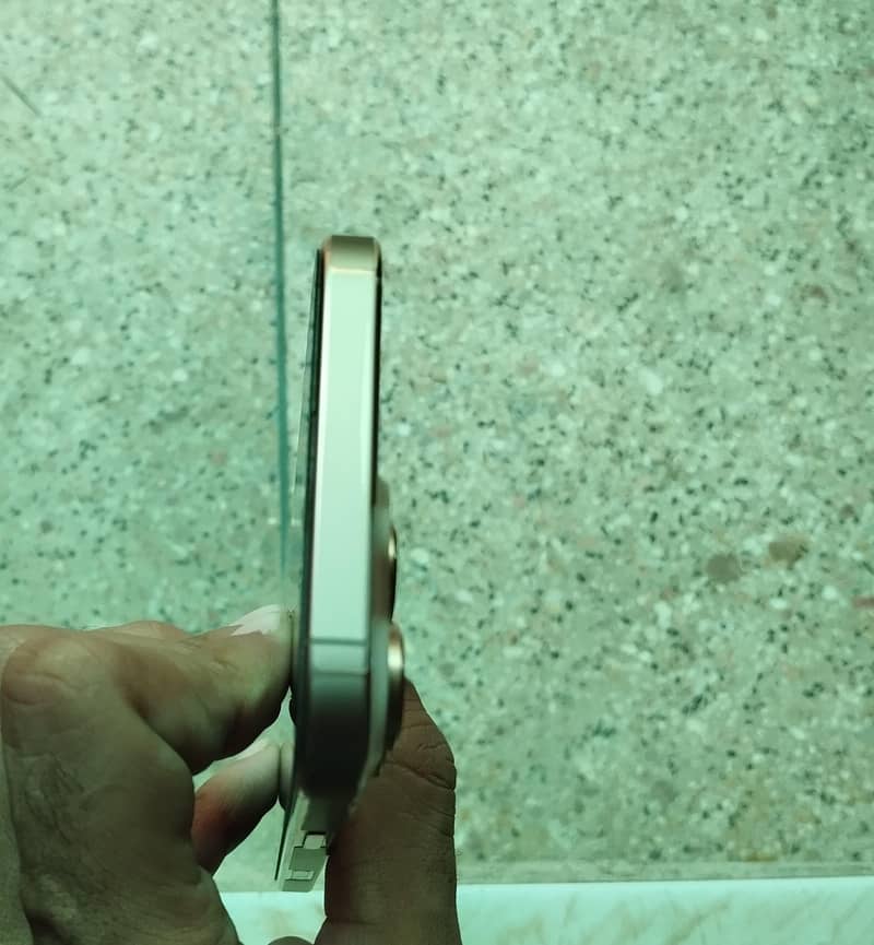 Apple iPhone 16 Pro Max 4