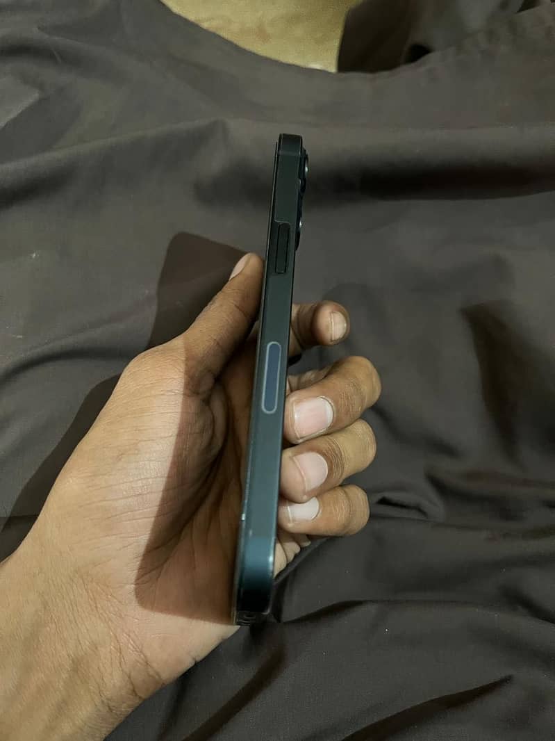 Apple iPhone 13 3