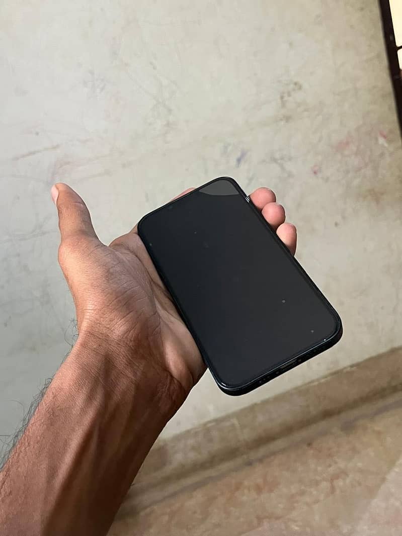 Apple iPhone 13 4