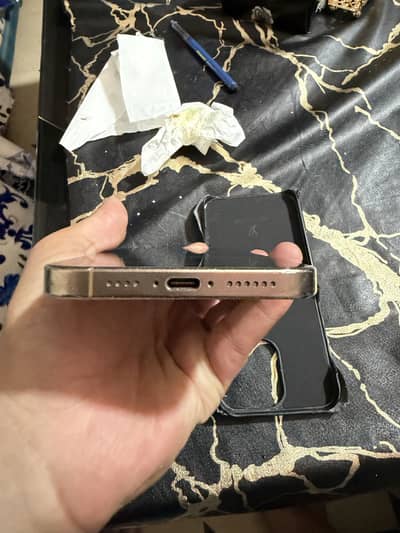 Apple iPhone 16 Pro Max 90% battery health 719 cycle count