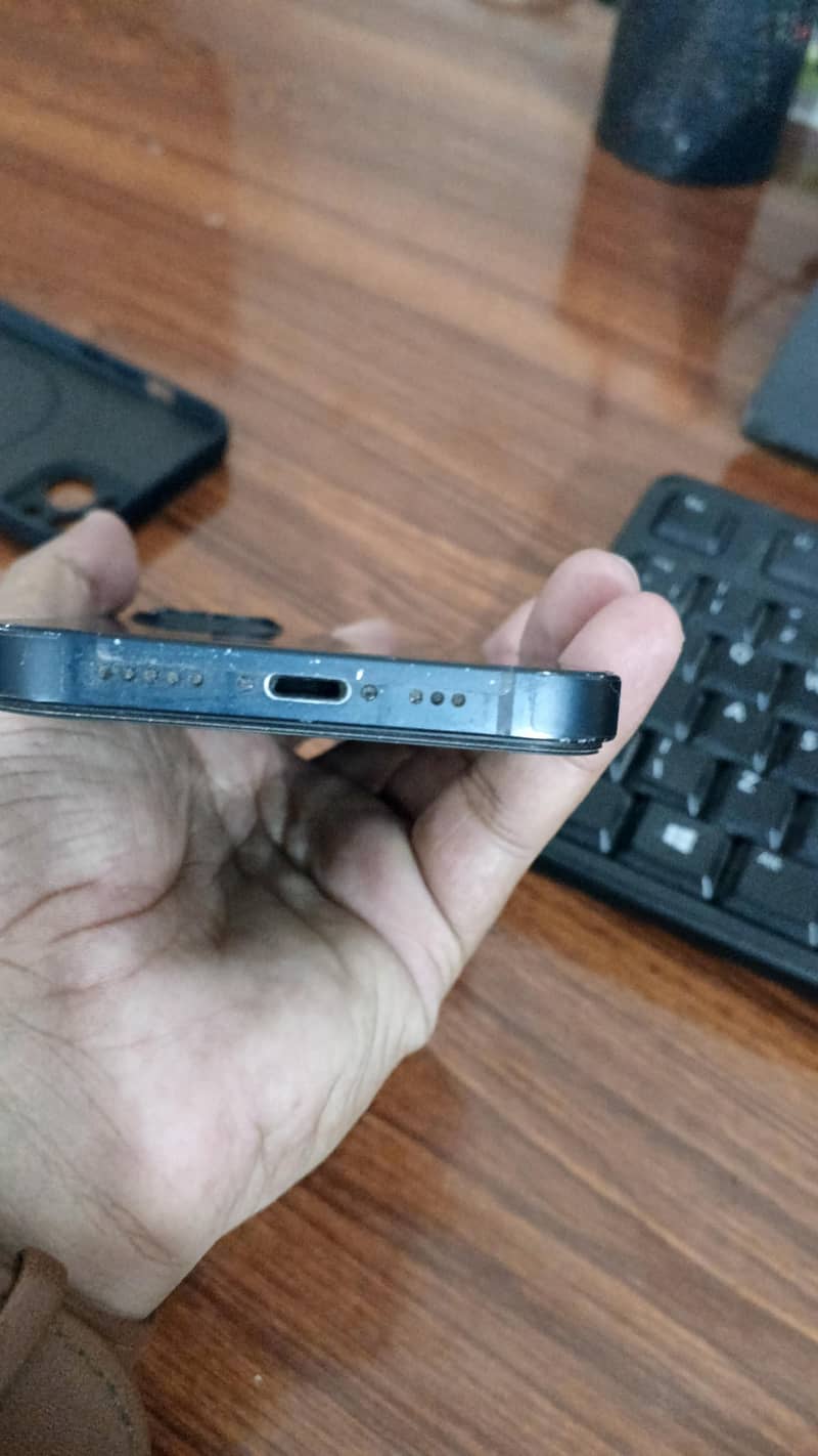 Apple iPhone 13 6