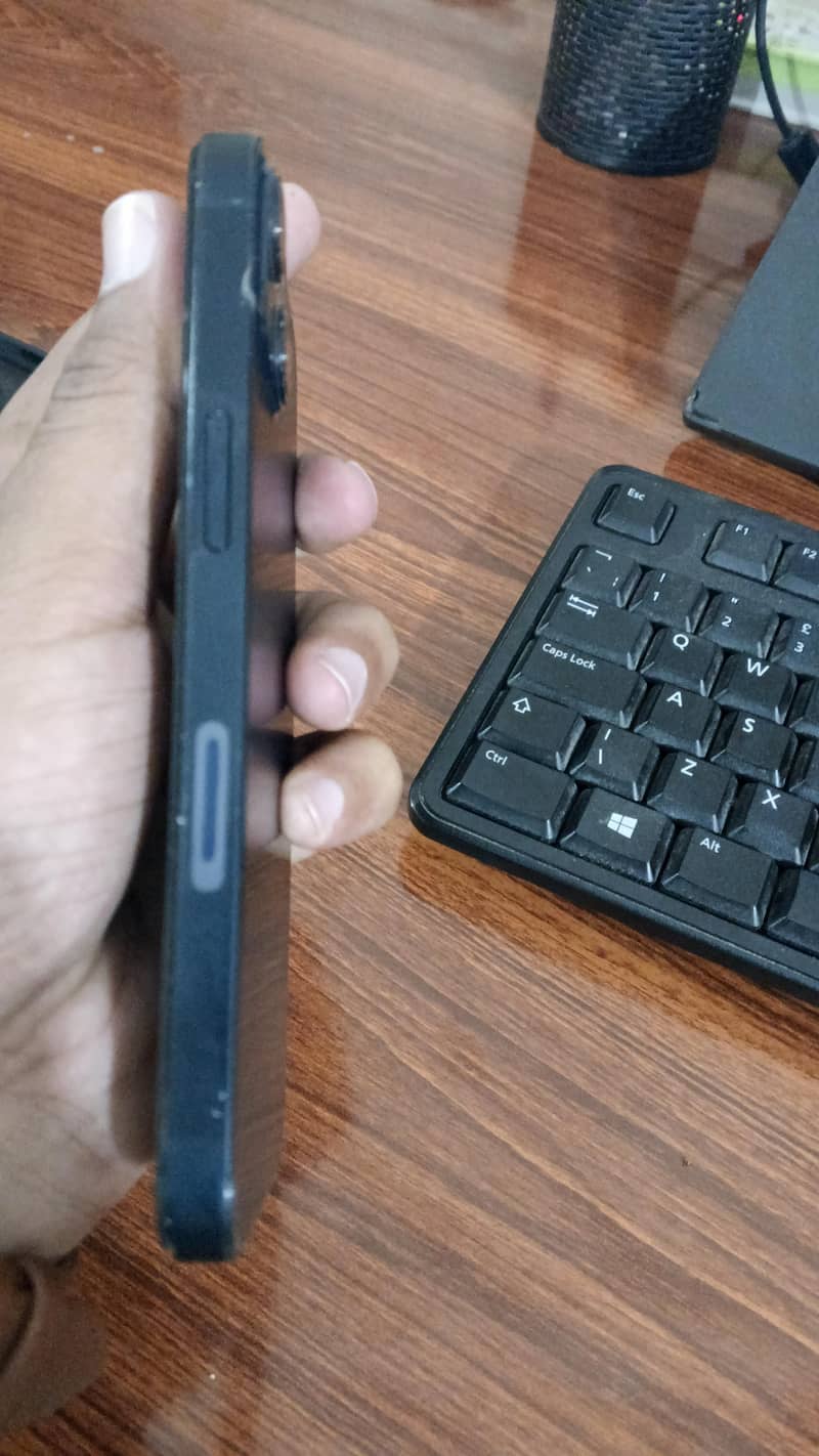 Apple iPhone 13 7