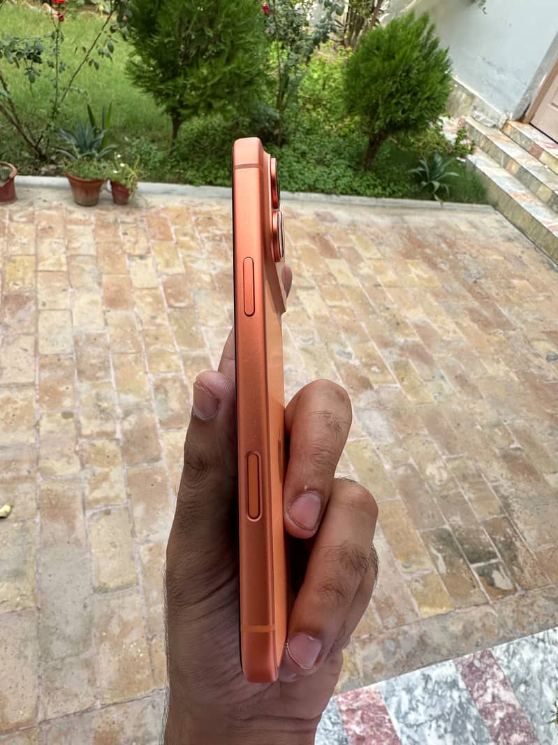 Apple iPhone 17 Pro Max 4
