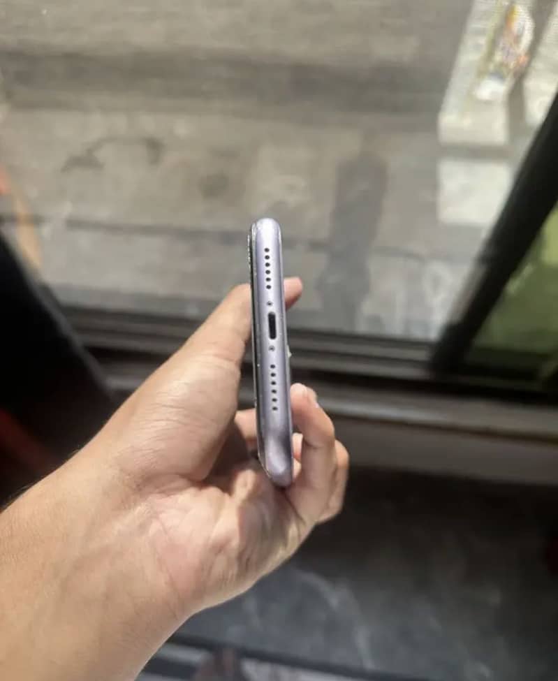 Apple iPhone 11 3