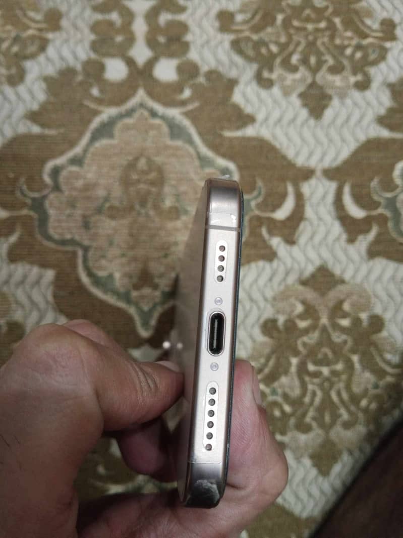 Apple iPhone 16 Pro Max 2