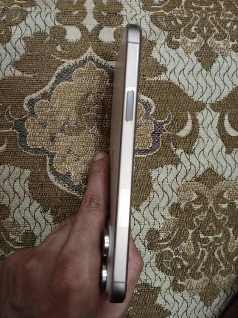 Apple iPhone 16 Pro Max 3