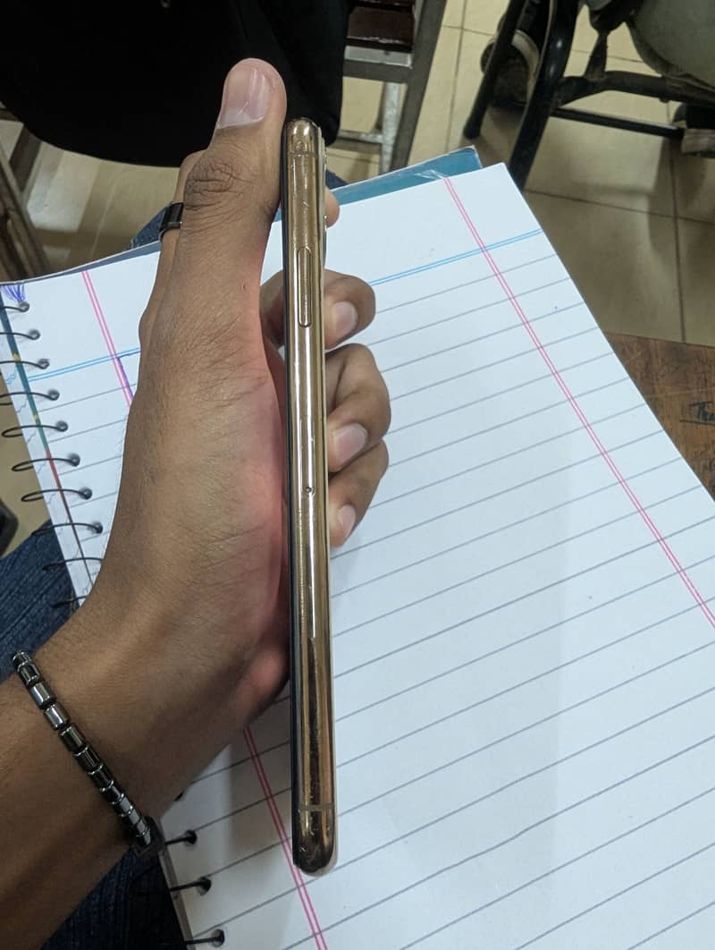 Apple iPhone 11 Pro Max 3