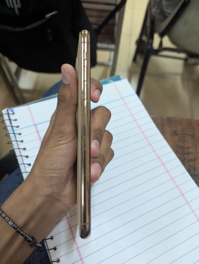 Apple iPhone 11 Pro Max 7