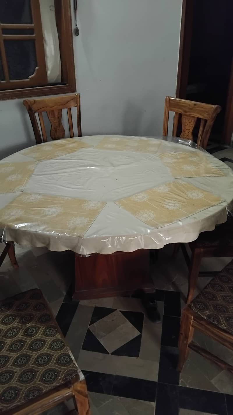 Round Dining Table 7/10 0