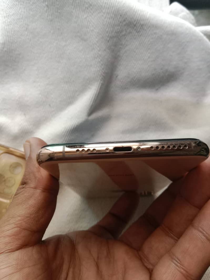 Apple iPhone XS Max 0