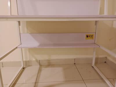Computer table